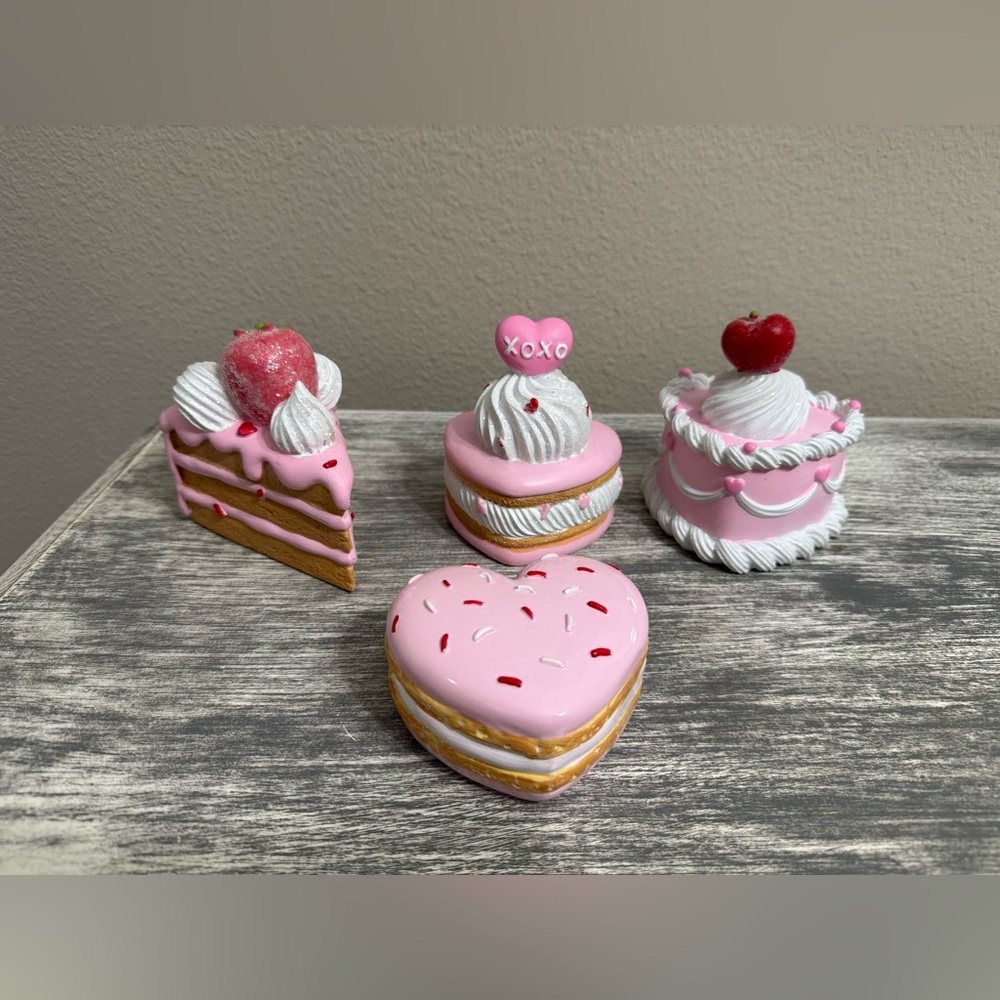 NEW Valentines Mini Cakes and Sweets